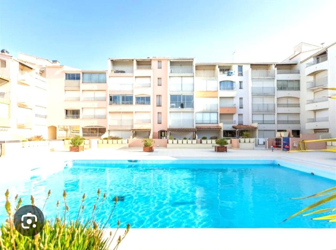 Centre Port,Studio Cosy,Vue Piscine Et Sur Le Parking Prive Ainsi Que Le Mont Saint Martin Agde Esterno foto