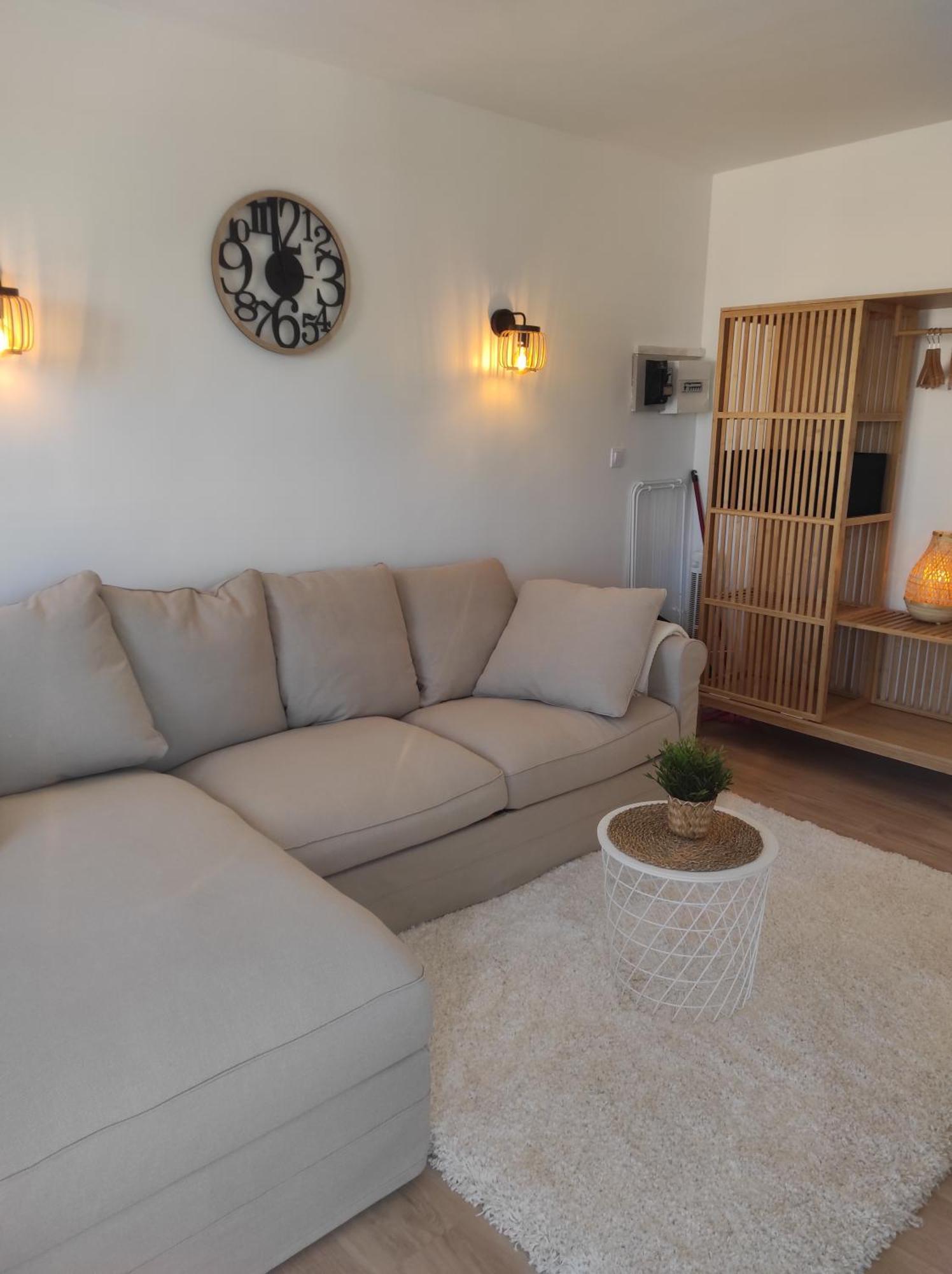 Centre Port,Studio Cosy,Vue Piscine Et Sur Le Parking Prive Ainsi Que Le Mont Saint Martin Agde Esterno foto
